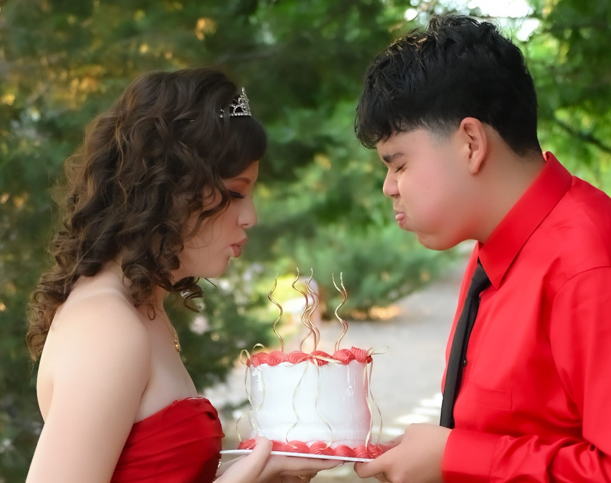 Alexia and Alejandro Lizárraga, XV Años portrait session — a candid moment